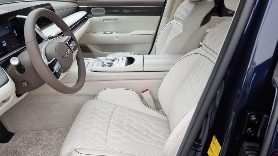 Nội thất sang trọng của Genesis G90 Limousine 2022
