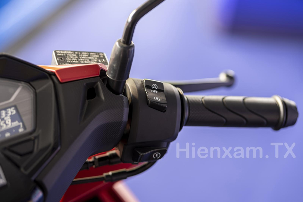 Idling Start/Stop l&agrave; một t&iacute;nh năng gi&uacute;p Honda Vario 160 tiết kiệm nhi&ecirc;n liệu hơn.