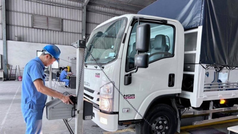 Cục Đăng kiểm Việt Nam ra đề nghị làm ngoài giờ để giải quyết tình trạng ùn ứ phương tiện đi đăng kiểm trong dịp cuối năm. Cục Đăng kiểm Việt Nam ra đề nghị làm ngoài giờ để giải quyết tình trạng ùn ứ phương tiện đi đăng kiểm trong dịp cuối năm.