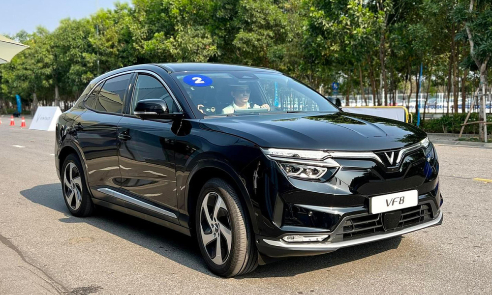 L&ocirc; xe VinFast VF8 được &aacute;p voucher 200 triệu đồng chủ yếu chỉ c&oacute; m&agrave;u Đen v&agrave; Đỏ