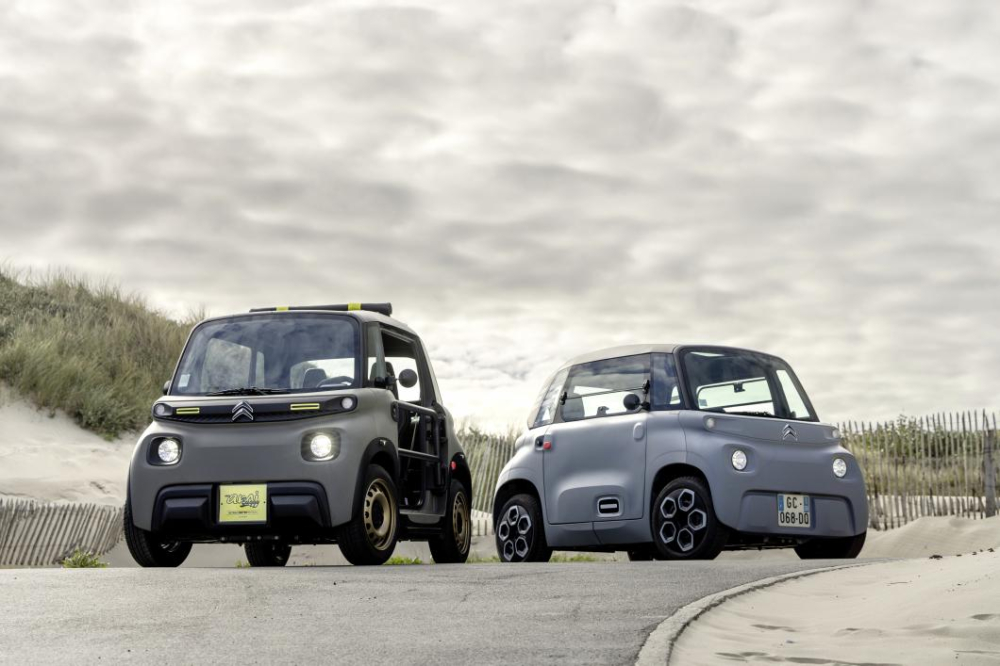 Citroen Ami Buggy (b&ecirc;n tr&aacute;i) v&agrave; Ami ti&ecirc;u chuẩn