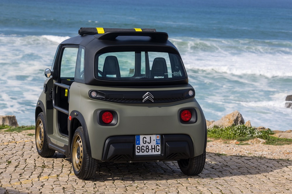 Citroen Ami Buggy sở hữu m&agrave;u sơn xanh Khaki
