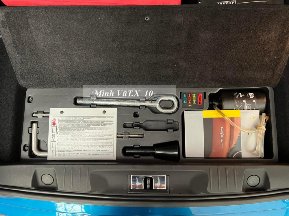 C&aacute;c phụ kiện đi k&egrave;m theo si&ecirc;u xe mui trần n&agrave;y