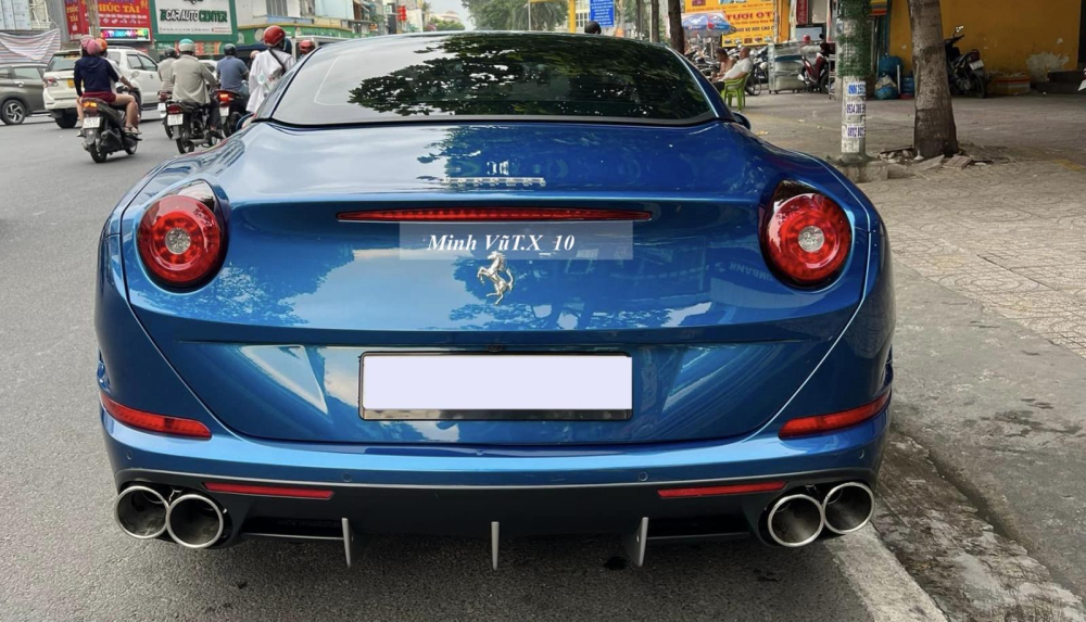 Ferrari California T khi đ&oacute;ng mui