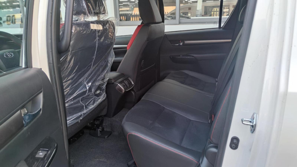 Hàng ghế thứ 2 của chiếc Toyota Hilux GR Sport Hàng ghế thứ 2 của chiếc Toyota Hilux GR Sport