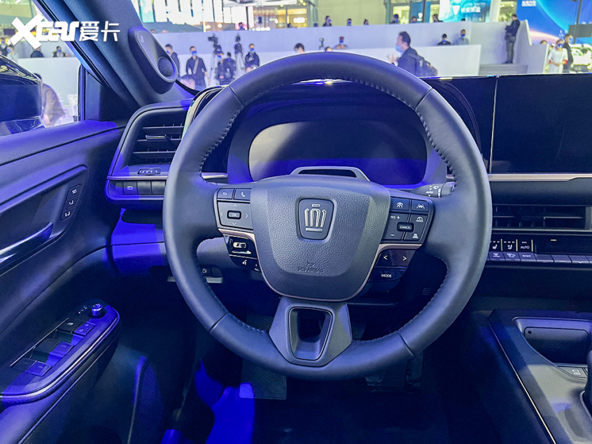 V&ocirc; lăng của Toyota Crown Crossover