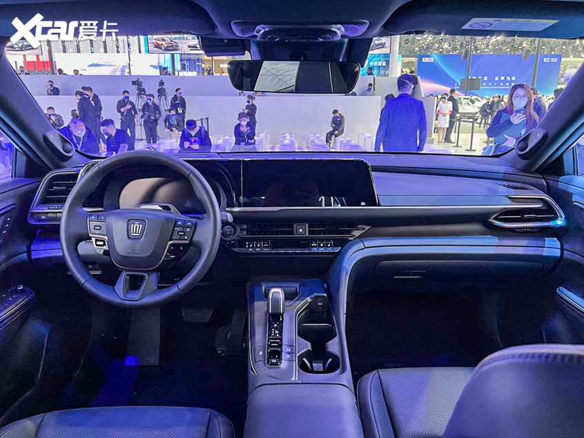Nội thất của Toyota Crown Crossover trong triển l&atilde;m &Ocirc; t&ocirc; Quảng Ch&acirc;u 2022