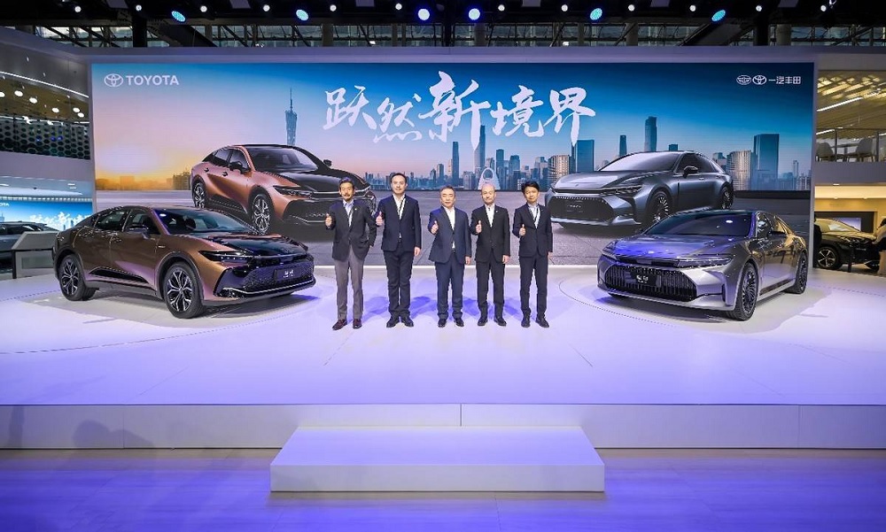 Cặp đ&ocirc;i Toyota Crown Crossover v&agrave; Crown Sedan ra mắt trong triển l&atilde;m &Ocirc; t&ocirc; Quảng Ch&acirc;u 2022