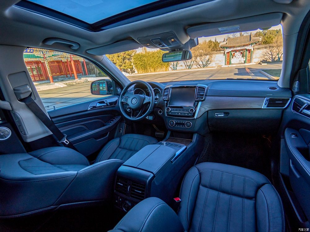 BAIC BJ90 Shanhe Edition c&oacute; nội thất 4 chỗ hoặc 5 chỗ ngồi