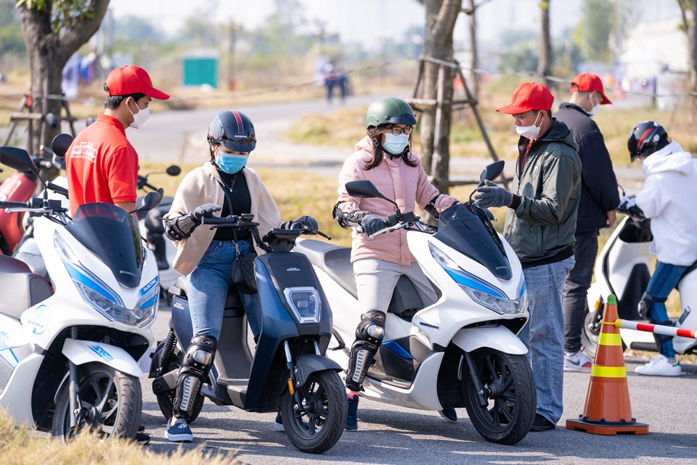 Khán giả được trải nghiệm lái một sản phẩm xe tay ga hoàn toàn mới của HVN. Khán giả được trải nghiệm lái một sản phẩm xe tay ga hoàn toàn mới của HVN.