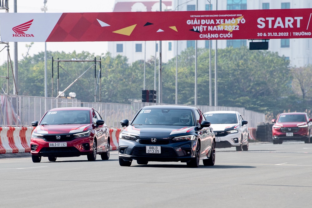 Các mẫu ô tô khác của Honda cũng được đem tới trong sự kiện lần này. Các mẫu ô tô khác của Honda cũng được đem tới trong sự kiện lần này.