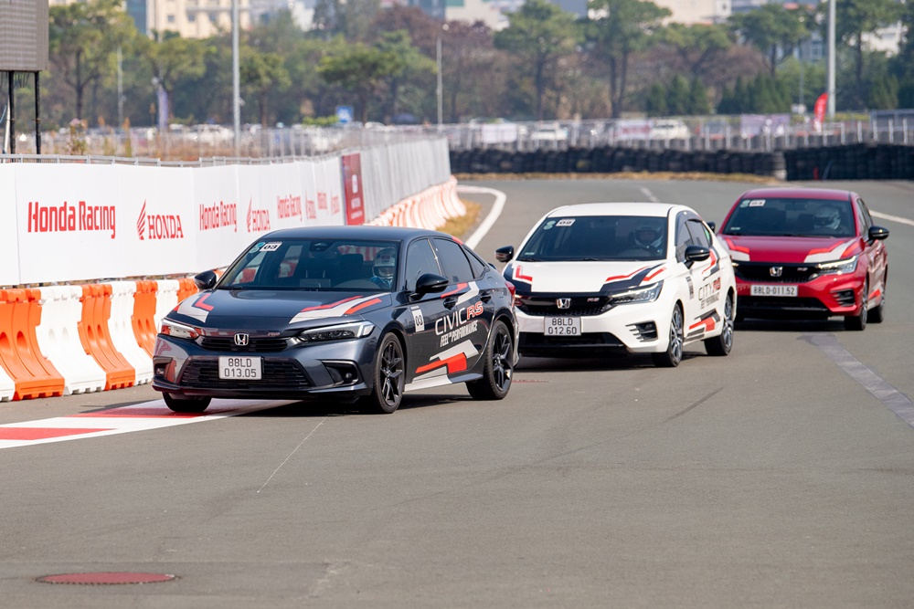 Trải nghiệm chạy ô tô Honda trên đường đua F1 Trải nghiệm chạy ô tô Honda trên đường đua F1