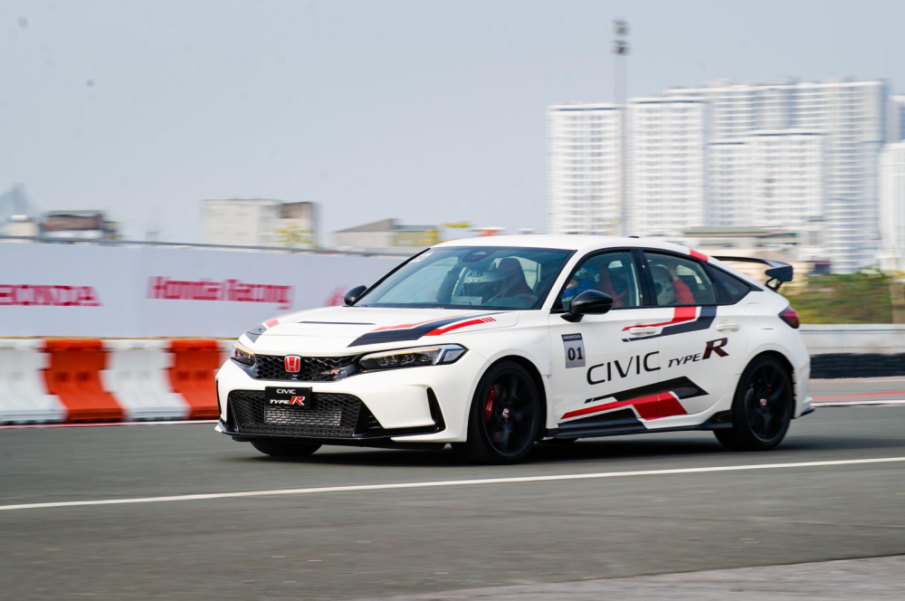 Honda Civic Type R là điểm nhấn trong sự kiện Honda Thanks Day. Honda Civic Type R là điểm nhấn trong sự kiện Honda Thanks Day.