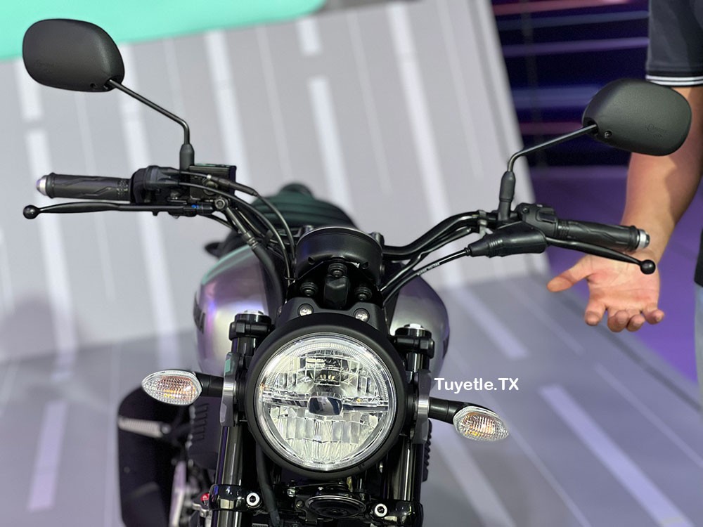 Đèn pha hình tròn của Yamaha XS155R sử dụng công nghệ LED. Đèn pha hình tròn của Yamaha XS155R sử dụng công nghệ LED.