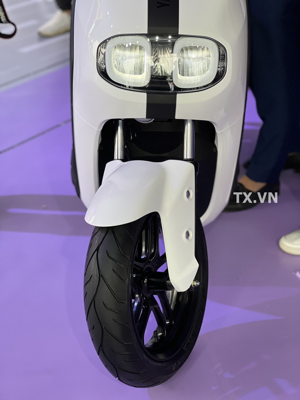Đèn pha LED