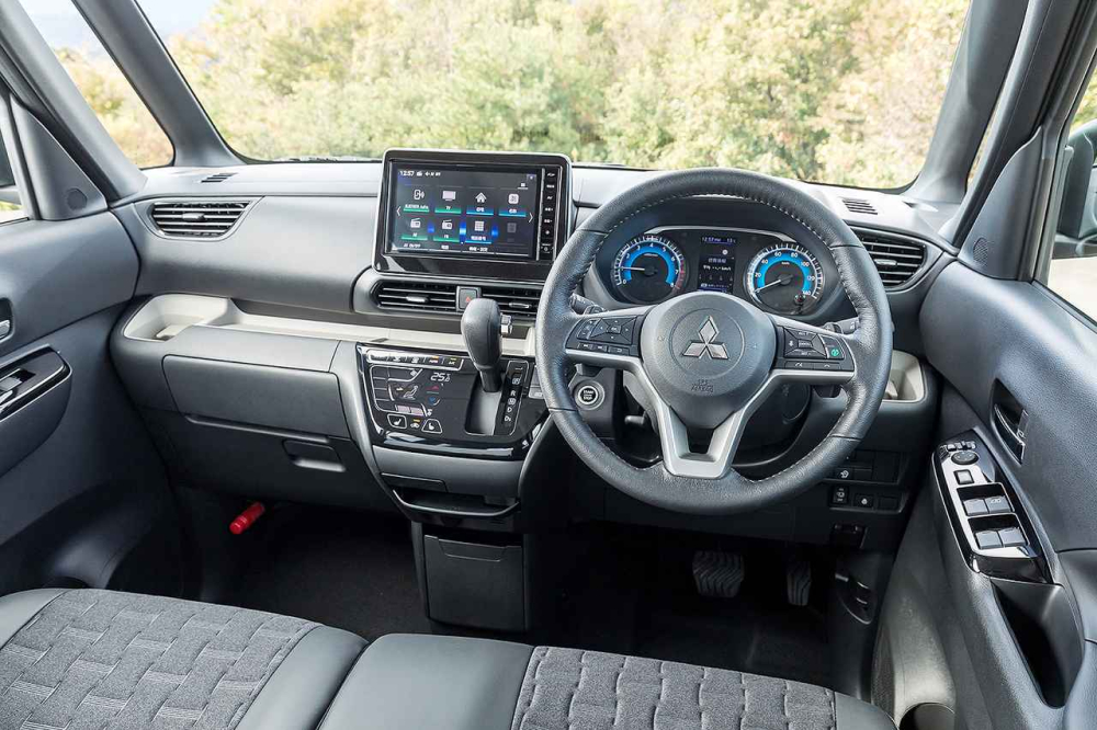 Nội thất của Mitsubishi Delica Mini Nội thất của Mitsubishi Delica Mini