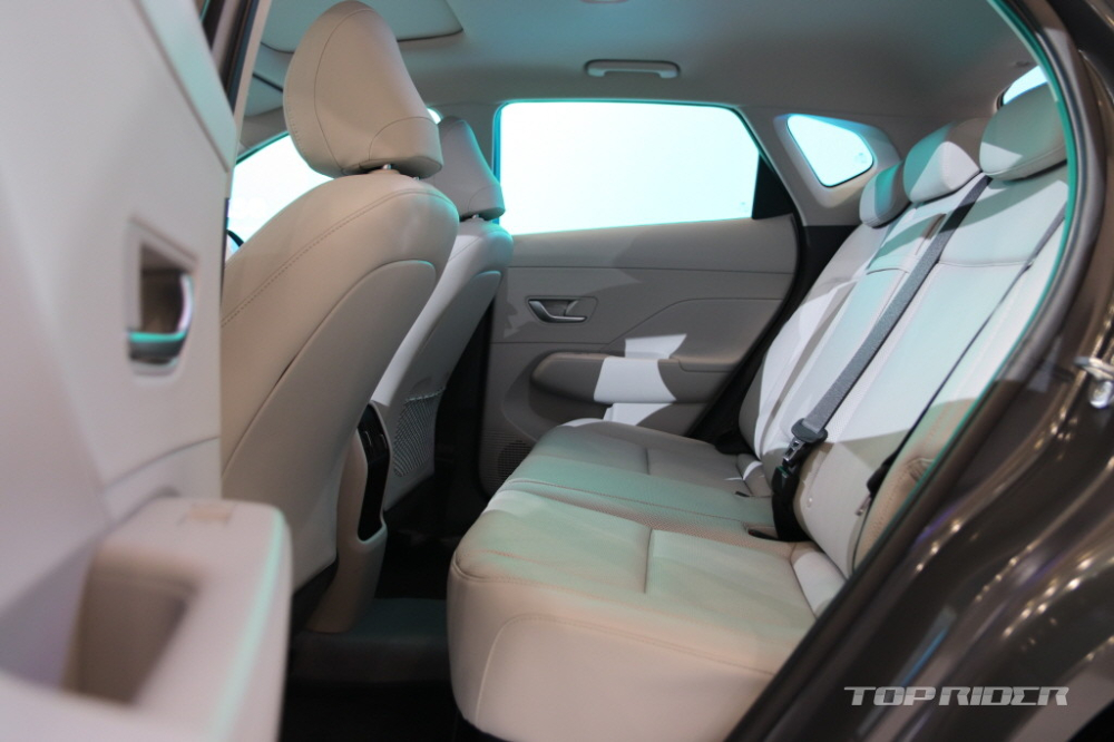 H&agrave;ng ghế sau của Hyundai Kona 2024