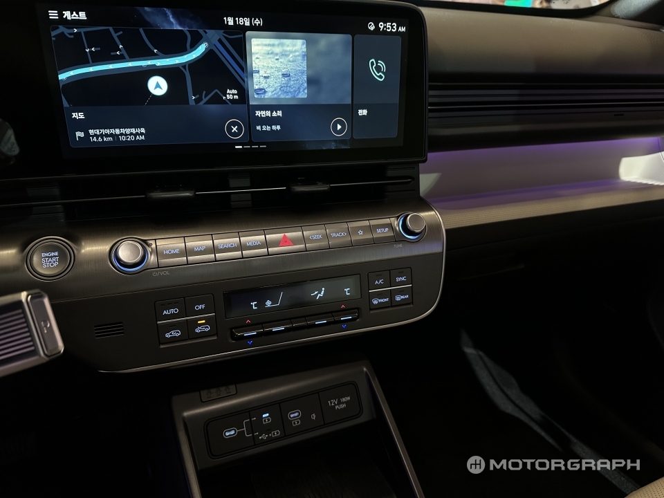 M&agrave;n h&igrave;nh trung t&acirc;m của Hyundai Kona 2024