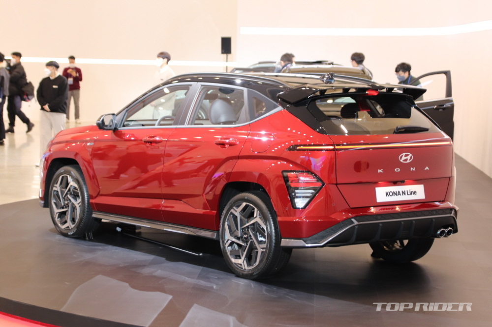 Hyundai Kona 2024 bản N Line nh&igrave;n từ ph&iacute;a sau