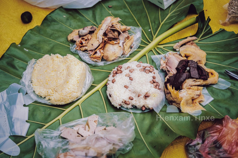 Những món ăn đơn giản nhưng rất ngon, đặc biệt là khi thưởng thức tại một không gian hùng vĩ như đảo Cát Bà. Những món ăn đơn giản nhưng rất ngon, đặc biệt là khi thưởng thức tại một không gian hùng vĩ như đảo Cát Bà.