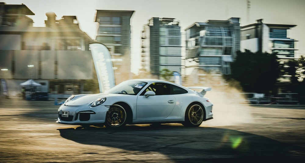 Những chiếc Porsche thử sức trên đường chạy Gymkhana trong sự kiện