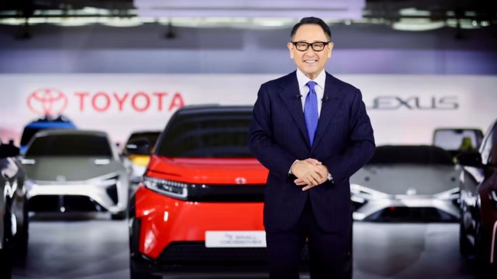 Chủ tịch ki&ecirc;m CEO của Toyota chuyển giao quyền lực cho người đứng đầu Lexus