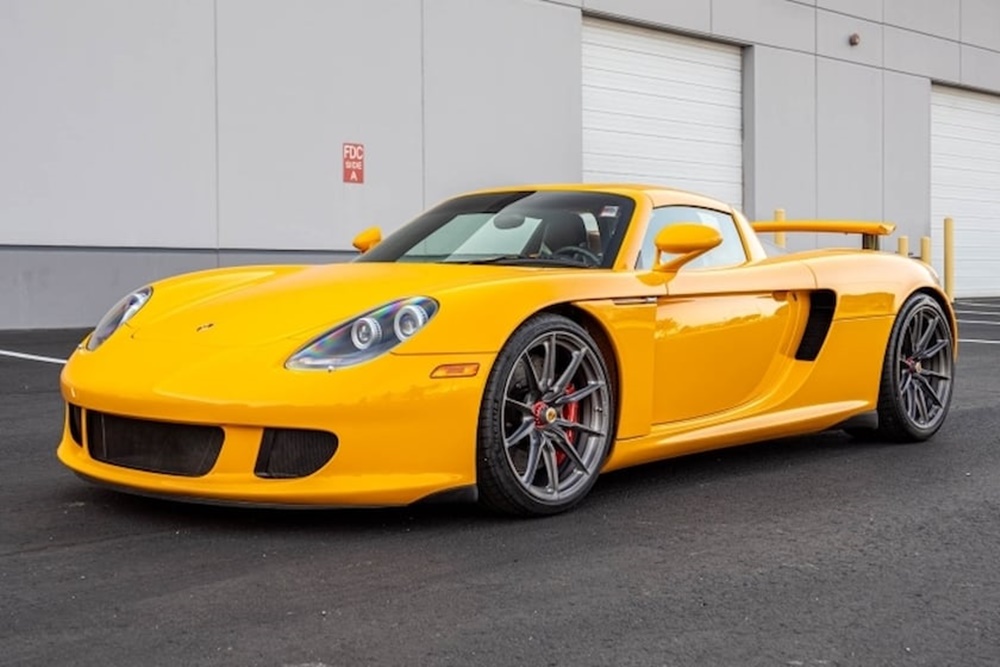Porsche Carrera GT c&ograve;n được trang bị ly hợp gốm tổng hợp của Porsche (PCCC) v&agrave; phanh gốm tổng hợp PCCB.