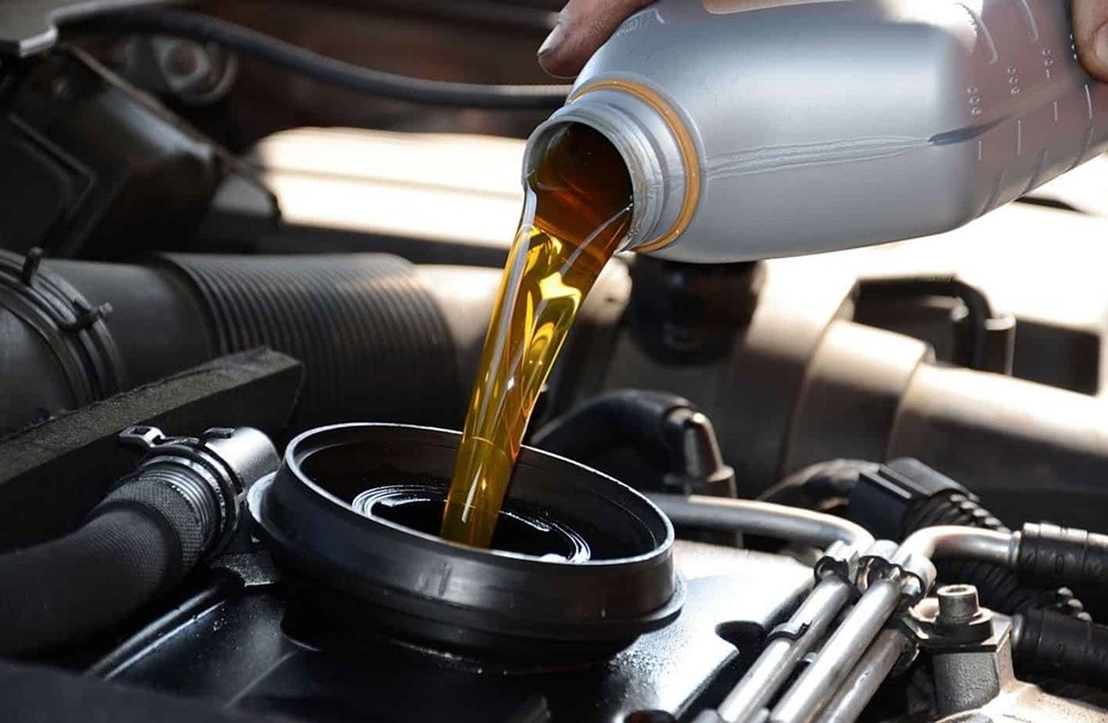 Người dùng cần chú ý đến độ đặc loãng của dầu, hướng dẫn sử dụng trên can dầu, loại dầu nào phù hợp, cách đọc thông số trên can dầu để từ đó có căn cứ lựa chọn. Người dùng cần chú ý đến độ đặc loãng của dầu, hướng dẫn sử dụng trên can dầu, loại dầu nào phù hợp, cách đọc thông số trên can dầu để từ đó có căn cứ lựa chọn.