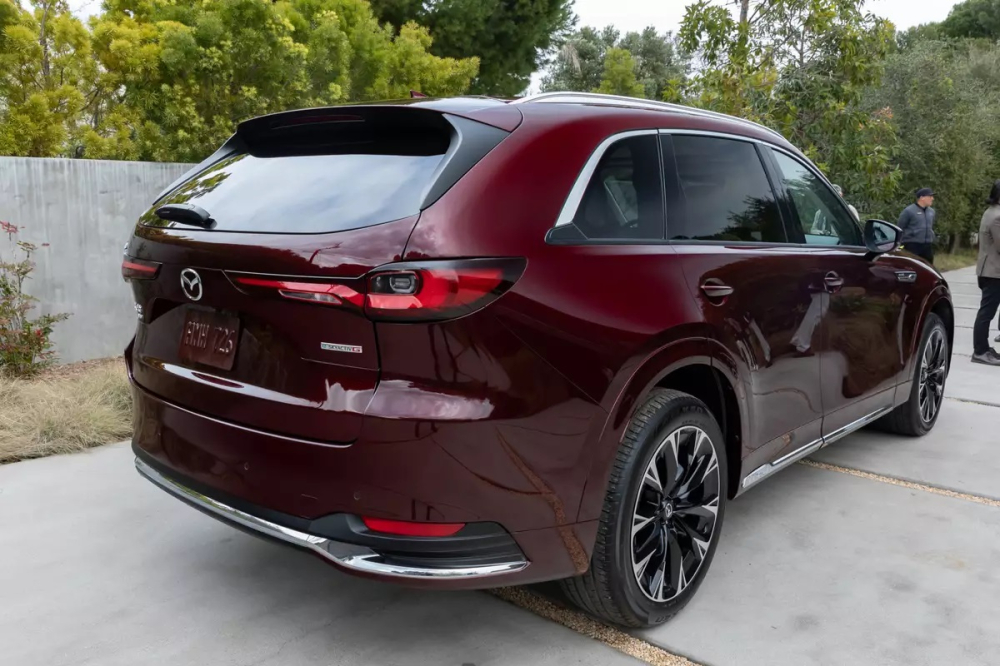 Mazda CX-90 2024 có nhiều nét thiết kế tương tự CX-60 Mazda CX-90 2024 có nhiều nét thiết kế tương tự CX-60