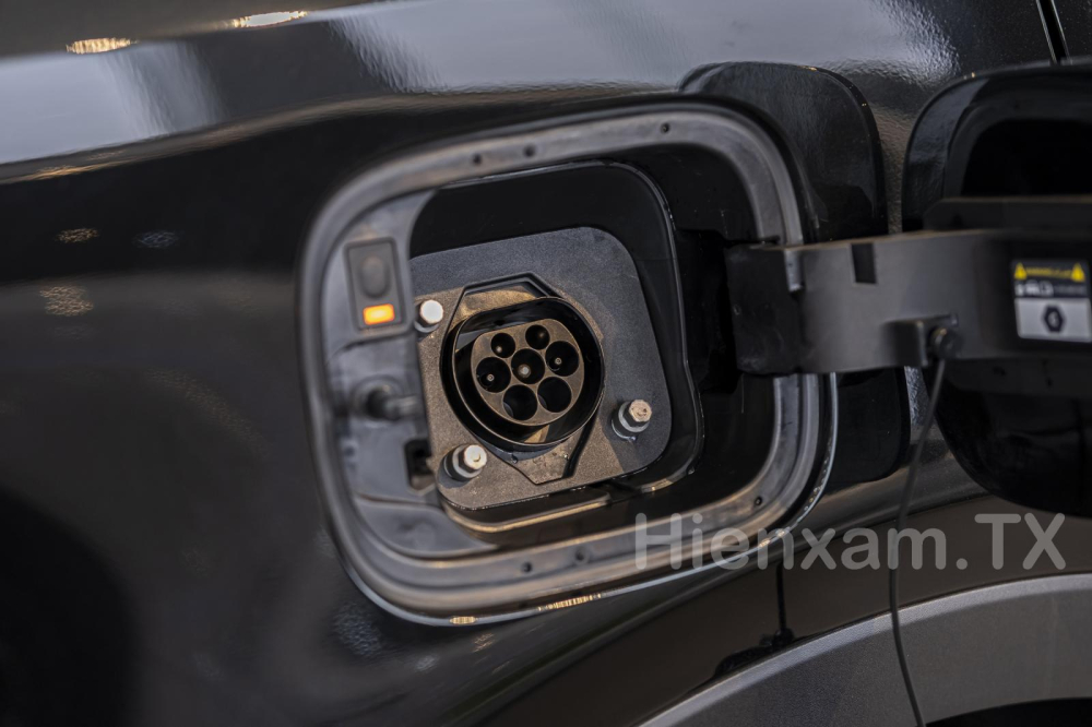Cổng sạc ngoài cho phép có thể sạc pin cho KIA Sorento PHEV Cổng sạc ngoài cho phép có thể sạc pin cho KIA Sorento PHEV