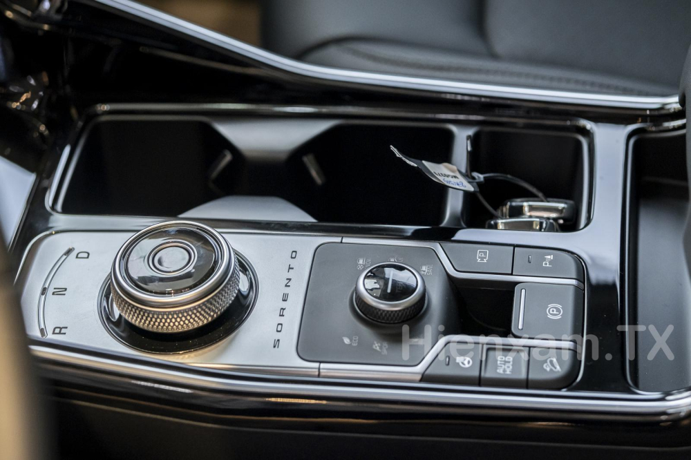 Nội thất bên trong KIA Sorento KIA HEV và PHEV vẫn đầy đủ các trang bị tiện nghi. Nội thất bên trong KIA Sorento KIA HEV và PHEV vẫn đầy đủ các trang bị tiện nghi.