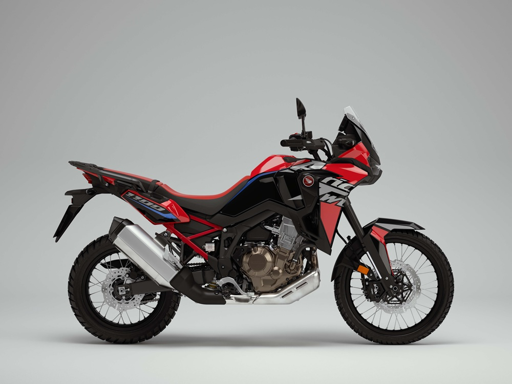 Honda Africa Twin 2023 có bộ tem mới ấn tượng hơn. Xe được trang bị bộ lốp không săm Honda Africa Twin 2023 có bộ tem mới ấn tượng hơn. Xe được trang bị bộ lốp không săm