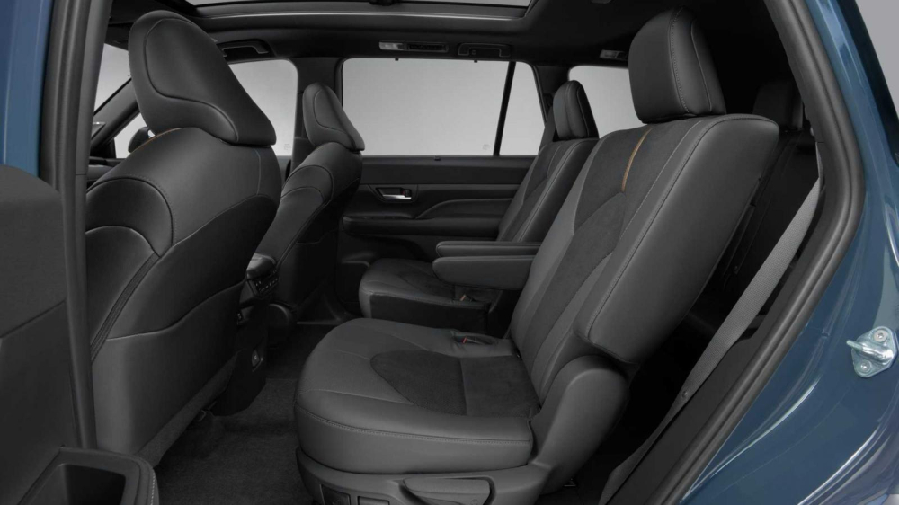 Hàng ghế giữa của Toyota Grand Highlander 2024 với 2 ghế thương gia tách rời Hàng ghế giữa của Toyota Grand Highlander 2024 với 2 ghế thương gia tách rời