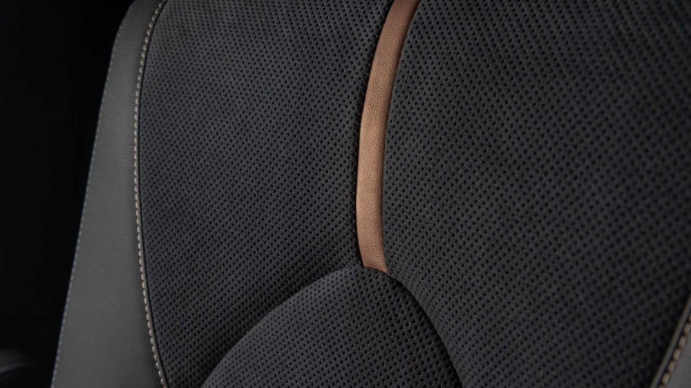 Ghế bọc da lộn pha da với điểm nhấn màu đồng của Toyota Grand Highlander 2024 bản cao cấp Ghế bọc da lộn pha da với điểm nhấn màu đồng của Toyota Grand Highlander 2024 bản cao cấp