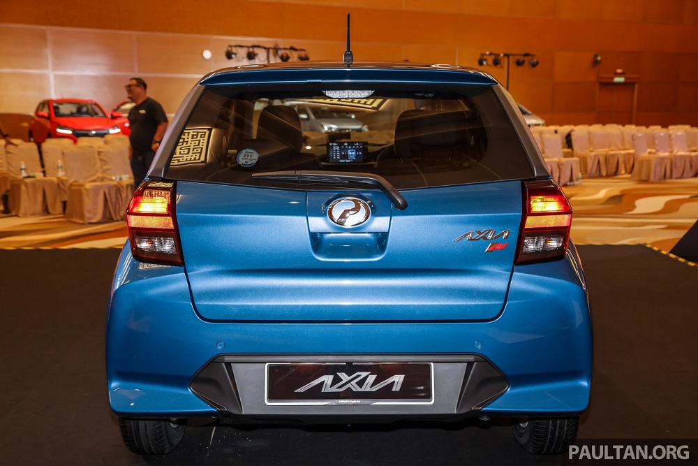 Perodua Axia 2023 có thiết kế đầu xe khác biệt so với Toyota Wigo mới trong khi khu vực phía sau lại giống hệt Perodua Axia 2023 có thiết kế đầu xe khác biệt so với Toyota Wigo mới trong khi khu vực phía sau lại giống hệt