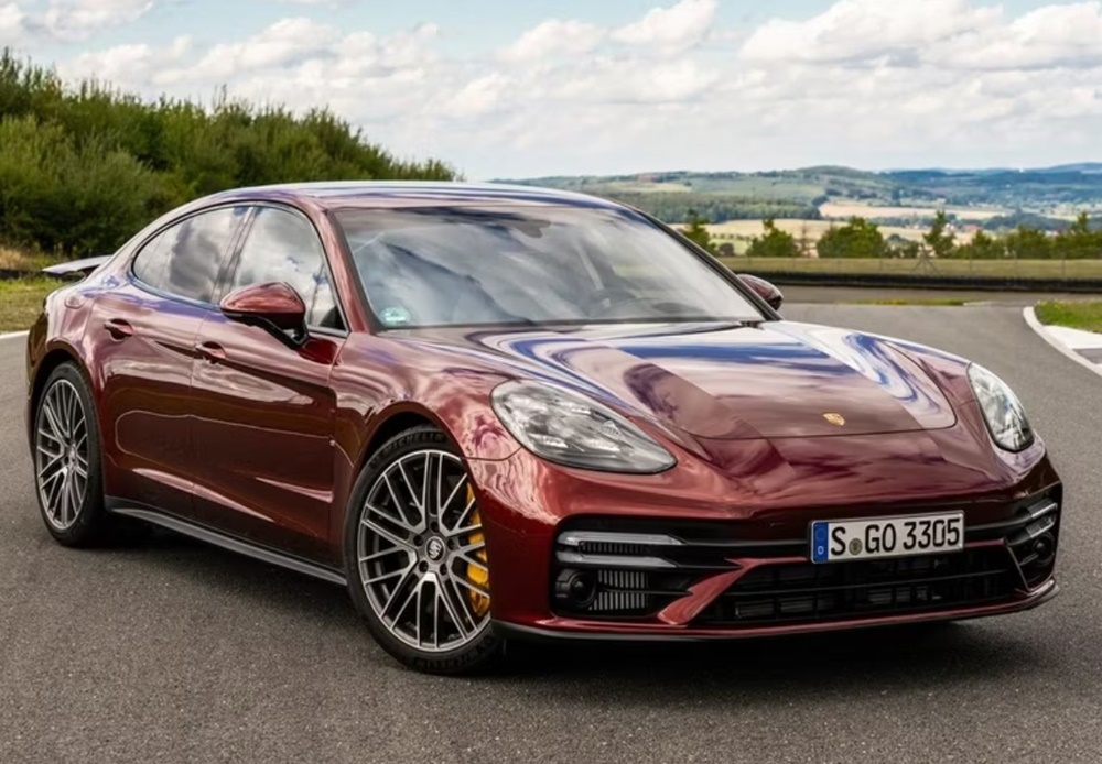 Porsche Panamera chỉ mất 2,9 gi&acirc;y để tăng tốc l&ecirc;n 100 km/h.