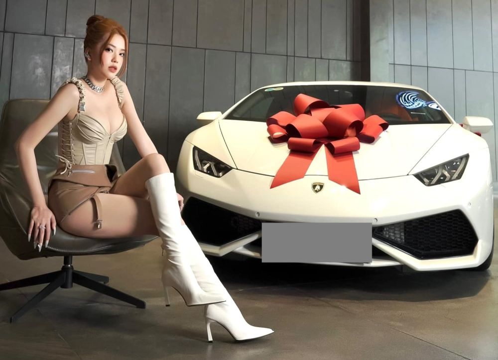 Giờ đến lượt hot girl 9x mua lại siêu bò để dùng