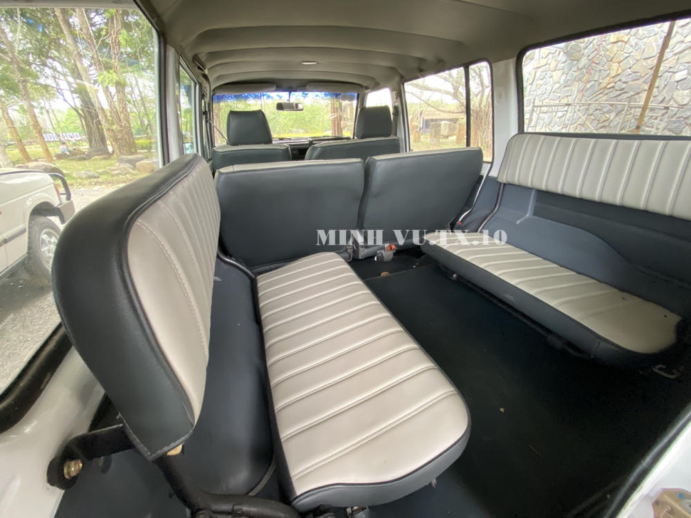 Còn đây là hàng ghế thứ 3 của xe Nissan Patrol Y60 thuộc sở hữu tập đoàn Trung Nguyên Còn đây là hàng ghế thứ 3 của xe Nissan Patrol Y60 thuộc sở hữu tập đoàn Trung Nguyên