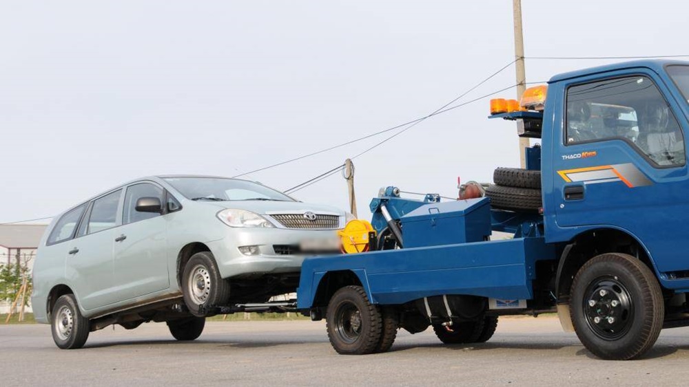 Cứu hộ xe c&oacute; hệ dẫn động cầu trước.