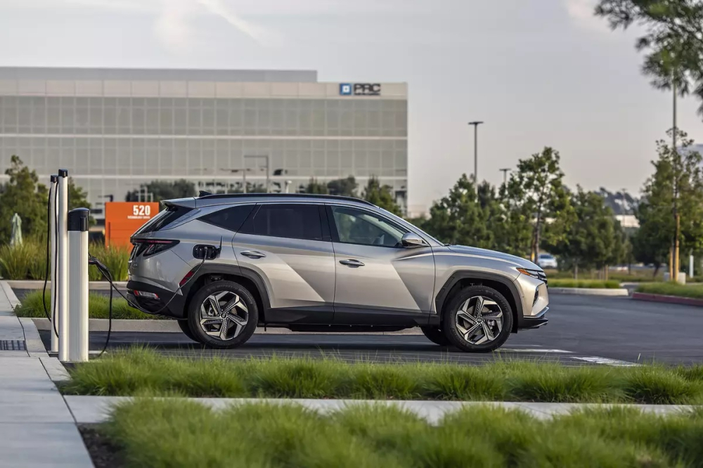 Những người thường xuyên đi quãng đường ngắn và cắm sạc hàng ngày thì nên mua xe PHEV Những người thường xuyên đi quãng đường ngắn và cắm sạc hàng ngày thì nên mua xe PHEV