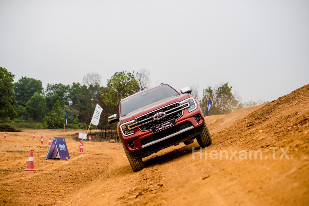 C&aacute;c mẫu xe SUV của Ford đều c&oacute; khả năng đi v&aacute;ch nghi&ecirc;ng tốt.