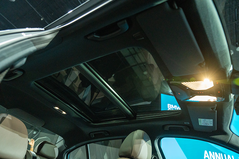 Cửa sổ trời toàn cảnh Panorama của BMW 3-Series Gran Sedan 2023 Cửa sổ trời toàn cảnh Panorama của BMW 3-Series Gran Sedan 2023