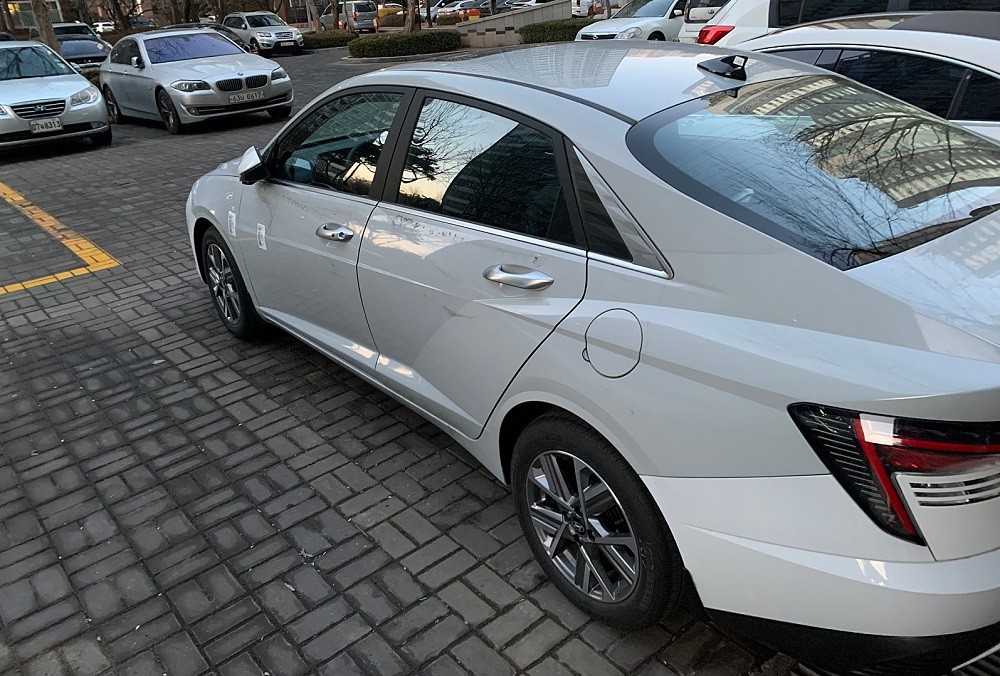 Thiết kế b&ecirc;n sườn của Hyundai Accent 2023