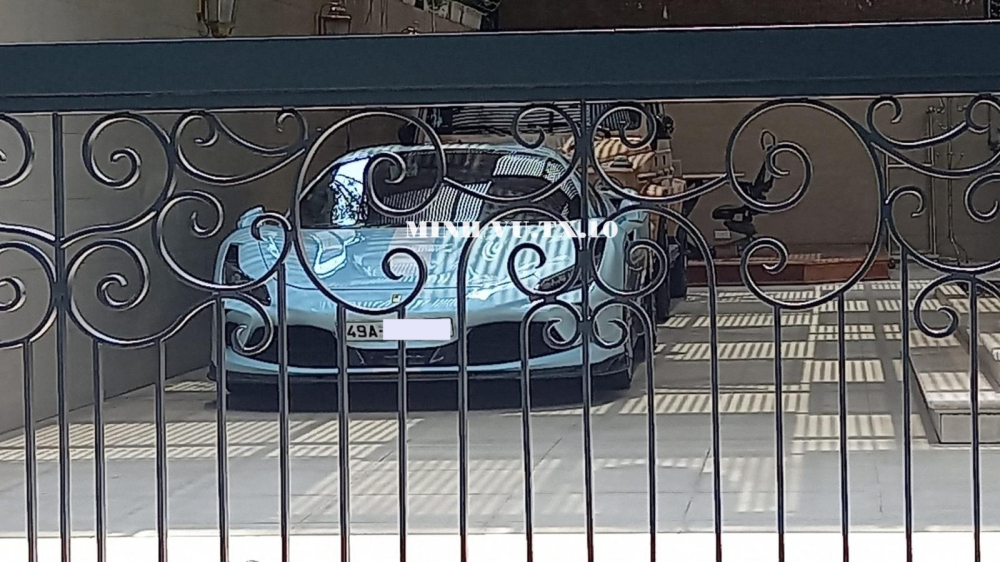 Si&ecirc;u xe Ferrari F8 Spider v&agrave; Mercedes-AMG G63 độ TopCar đỗ trong nh&agrave;