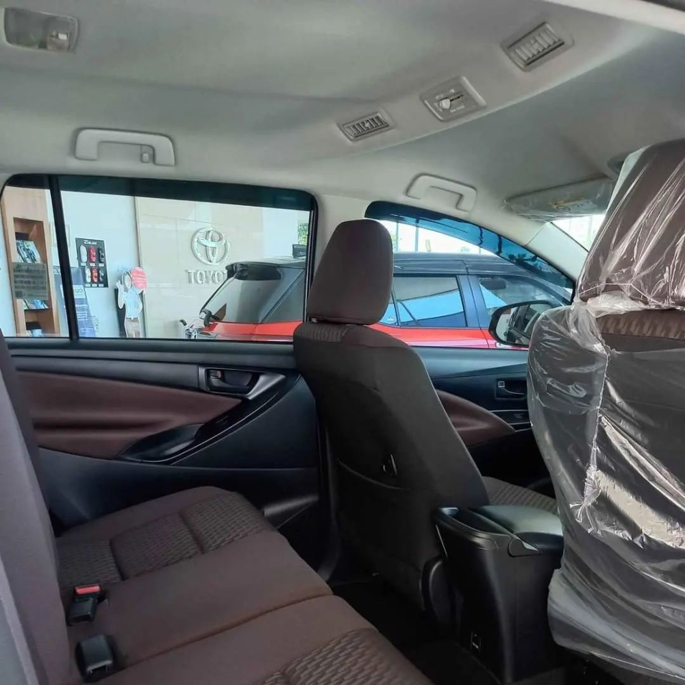 Nội thất của Toyota Innova thế hệ cũ được bọc nỉ