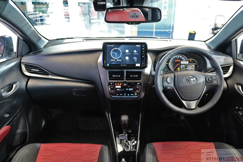 Nội thất của Toyota Yaris 1.2 Premium S CVT 2023