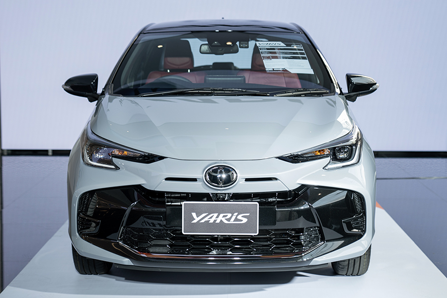 Cận cảnh đầu xe của Toyota Yaris 1.2 Premium S CVT 2023