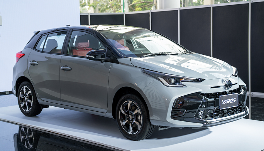 Toyota Yaris 1.2 Premium S CVT 2023 nhìn từ phía trước