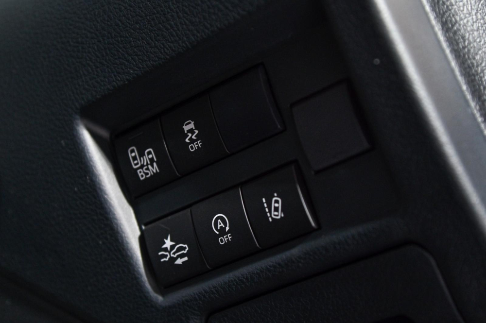 Toyota Yaris 1.2 Premium S CVT 2023 có cảnh báo điểm mù
