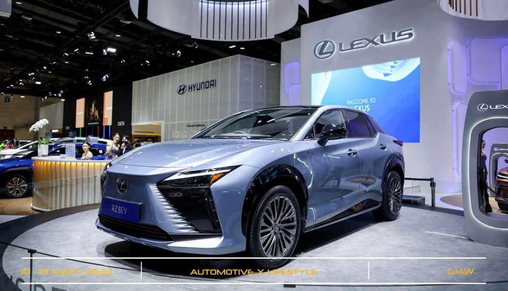 Lexus RZ có quãng đường di chuyển 310 km sau khi sạc đầy pin Lexus RZ có quãng đường di chuyển 310 km sau khi sạc đầy pin